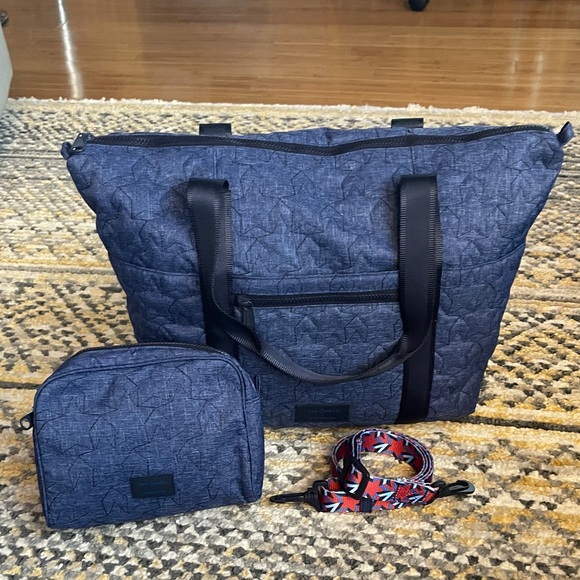 Vera Bradley Handbags - Vera Bradley x Shawn Johnson - ReActive Deluxe Tote + Pouch in Dark Blue Heather